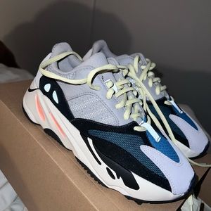 Yeezy Wave Runners size 5.5